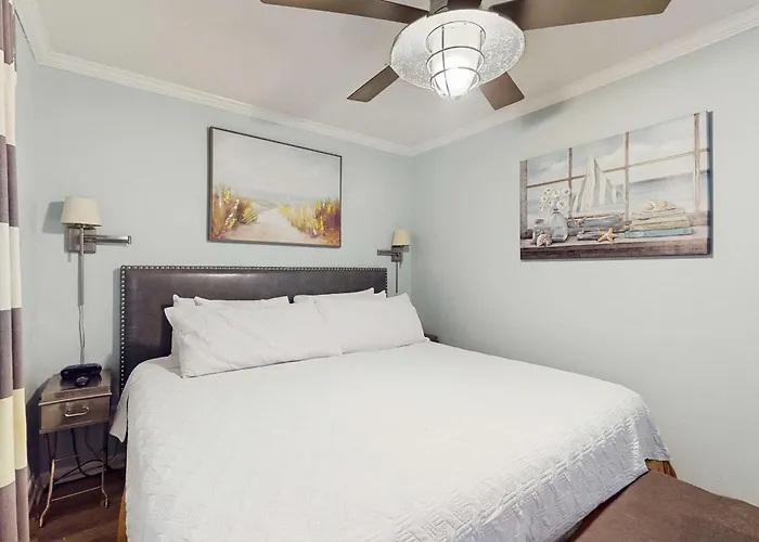 Coastal Close To The With Balcony - Walk Everywhere Gulf Shores