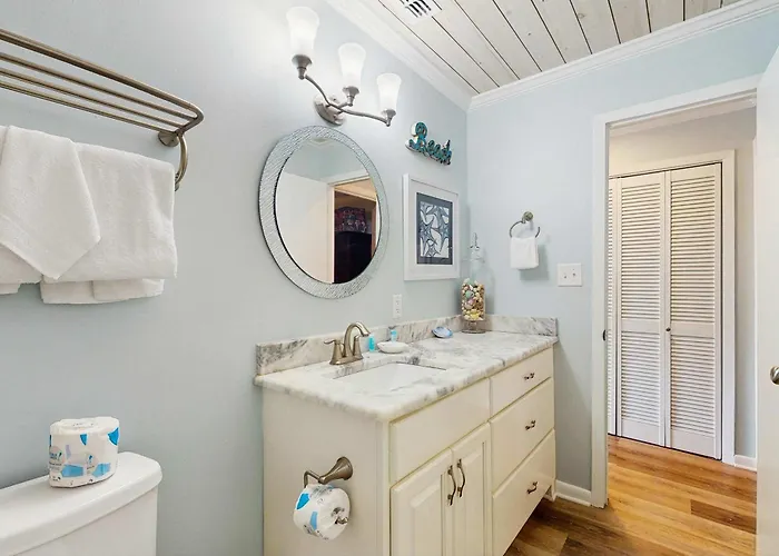 Holiday home Coastal Close To The With Balcony - Walk Everywhere Gulf Shores